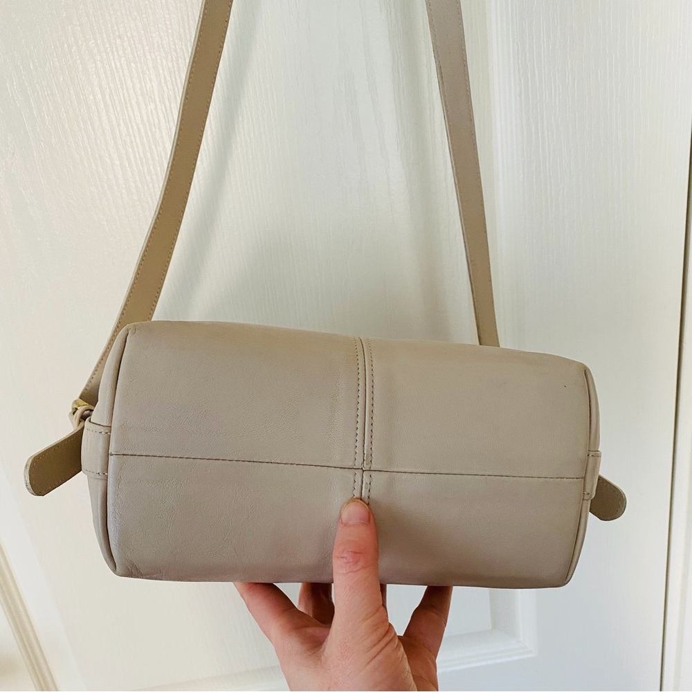 Coach Vintage 1980s Cream Bone Color Leather Crossbody Bag 0592-358 - Picture 5 of 12